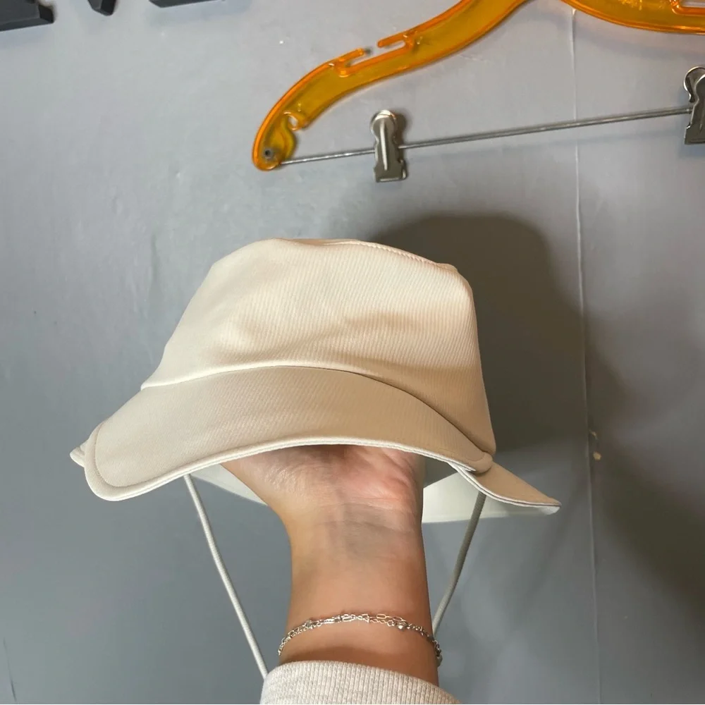 NWT Lululemon Wide-Brim Bucket Hat with Strap White Opal